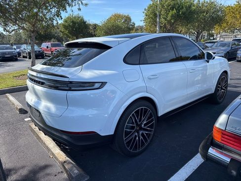 Used 2024 Porsche Cayenne S image 8