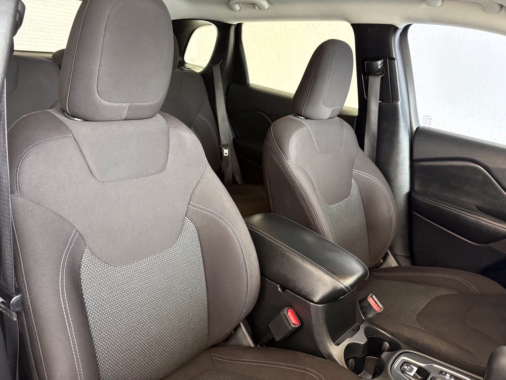 Used 2020 Jeep Cherokee Latitude FWD image 37