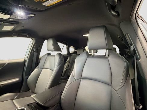 Certified 2024 Toyota Venza XLE AWD/4WD image 18