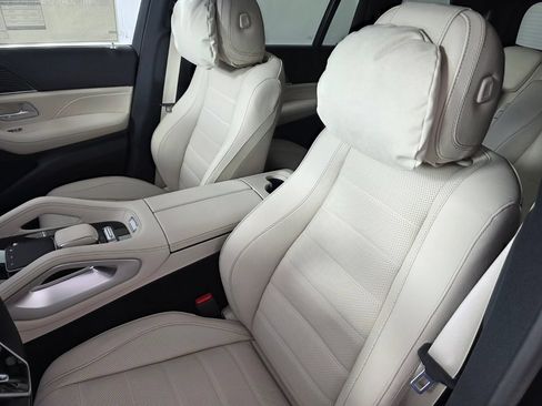 New 2026 Mercedes-Benz GLS 580 4MATIC image 8