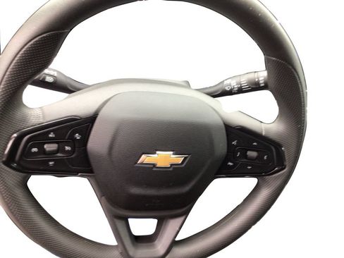Used 2025 Chevrolet Trax LT FWD image 17