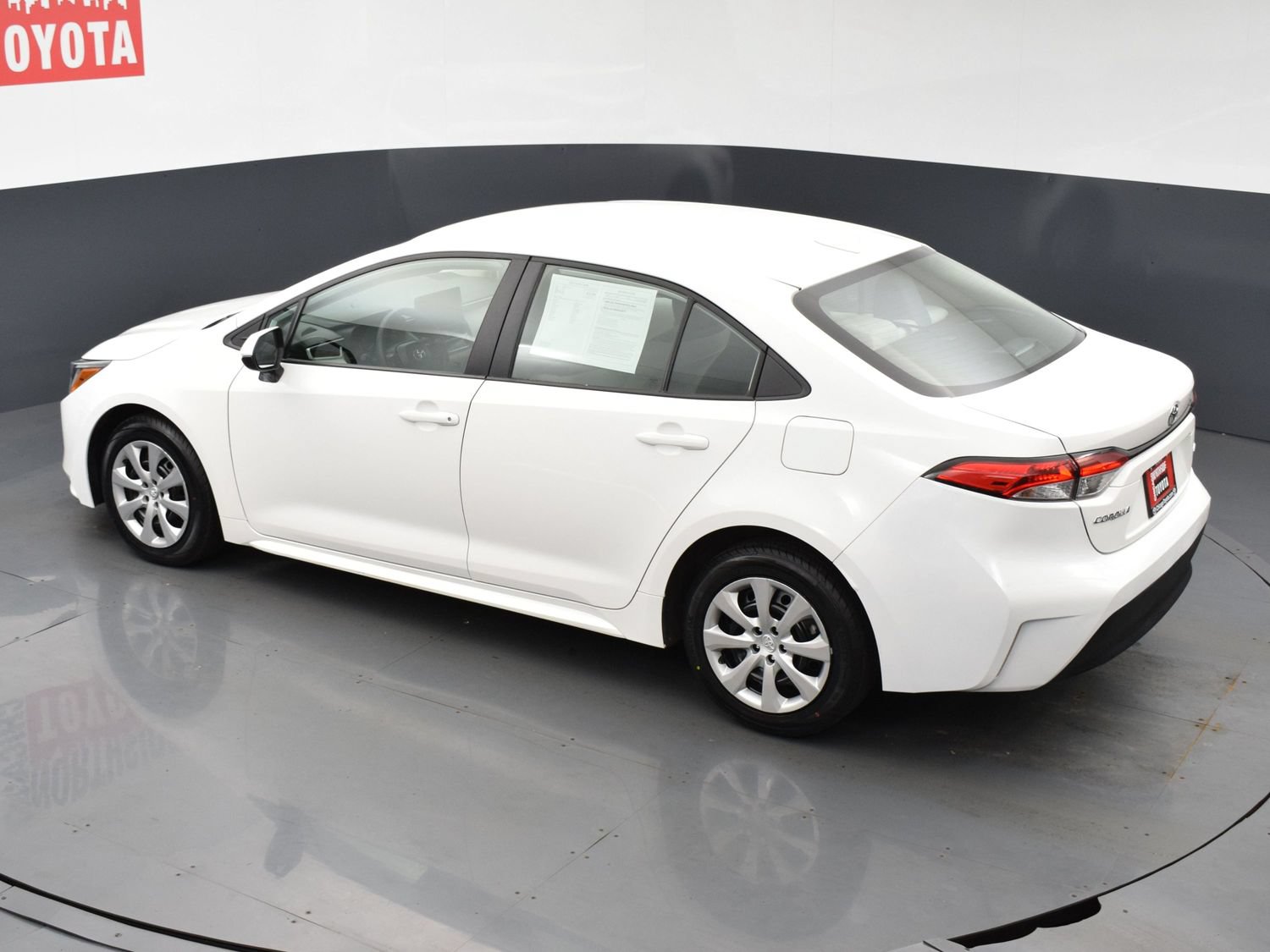 Used 2025 Toyota Corolla LE FWD image 18