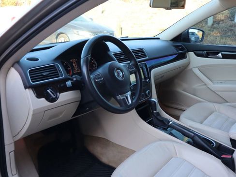 Used 2015 Volkswagen Passat TDI SEL Premium image 8