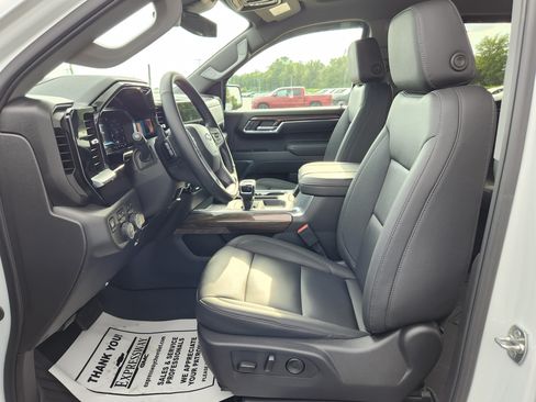Used 2025 Chevrolet Silverado 1500 LT Trail Boss w/ Convenience Package II AWD/4WD image 13