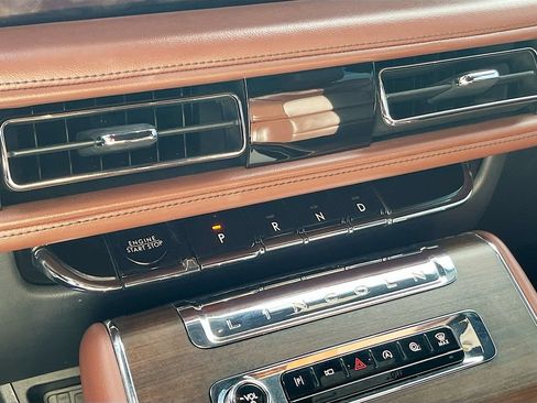Used 2025 Lincoln Aviator Reserve w/ Equipment Group 201A AWD/4WD image 17