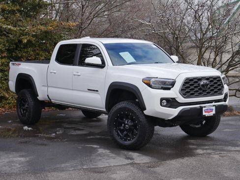 Used 2023 Toyota Tacoma TRD Off-Road w/ Black Out Package (TMS) image 31