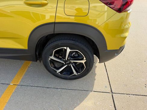Used 2023 Chevrolet TrailBlazer RS w/ Sun and Liftgate Package FWD image 6