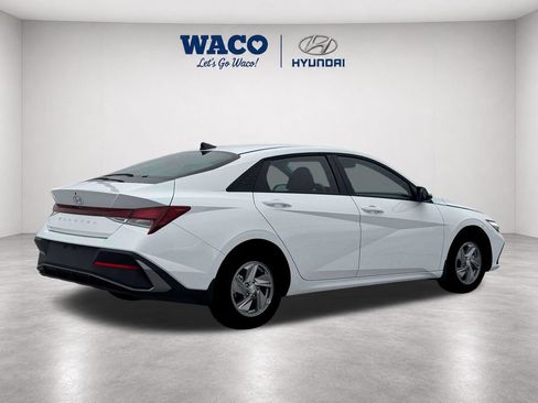 Used 2026 Hyundai Elantra SE FWD image 6