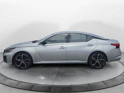 Used 2024 Nissan Altima 2.5 SR FWD image 2