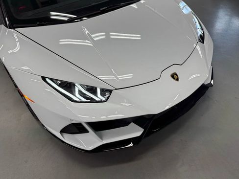 Used 2020 Lamborghini Huracan EVO image 30