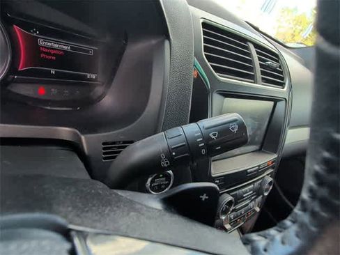 Used 2016 Ford Explorer XLT w/ Equipment Group 202A image 23