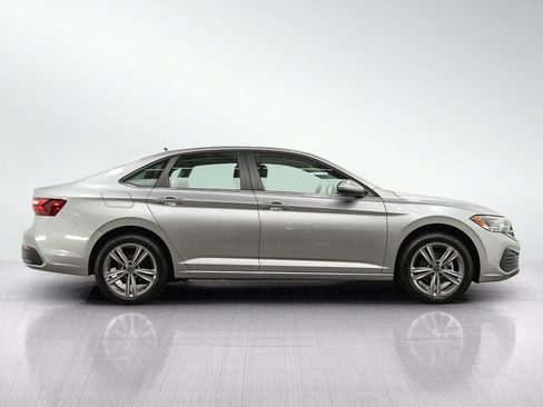 Used 2022 Volkswagen Jetta SE FWD image 6