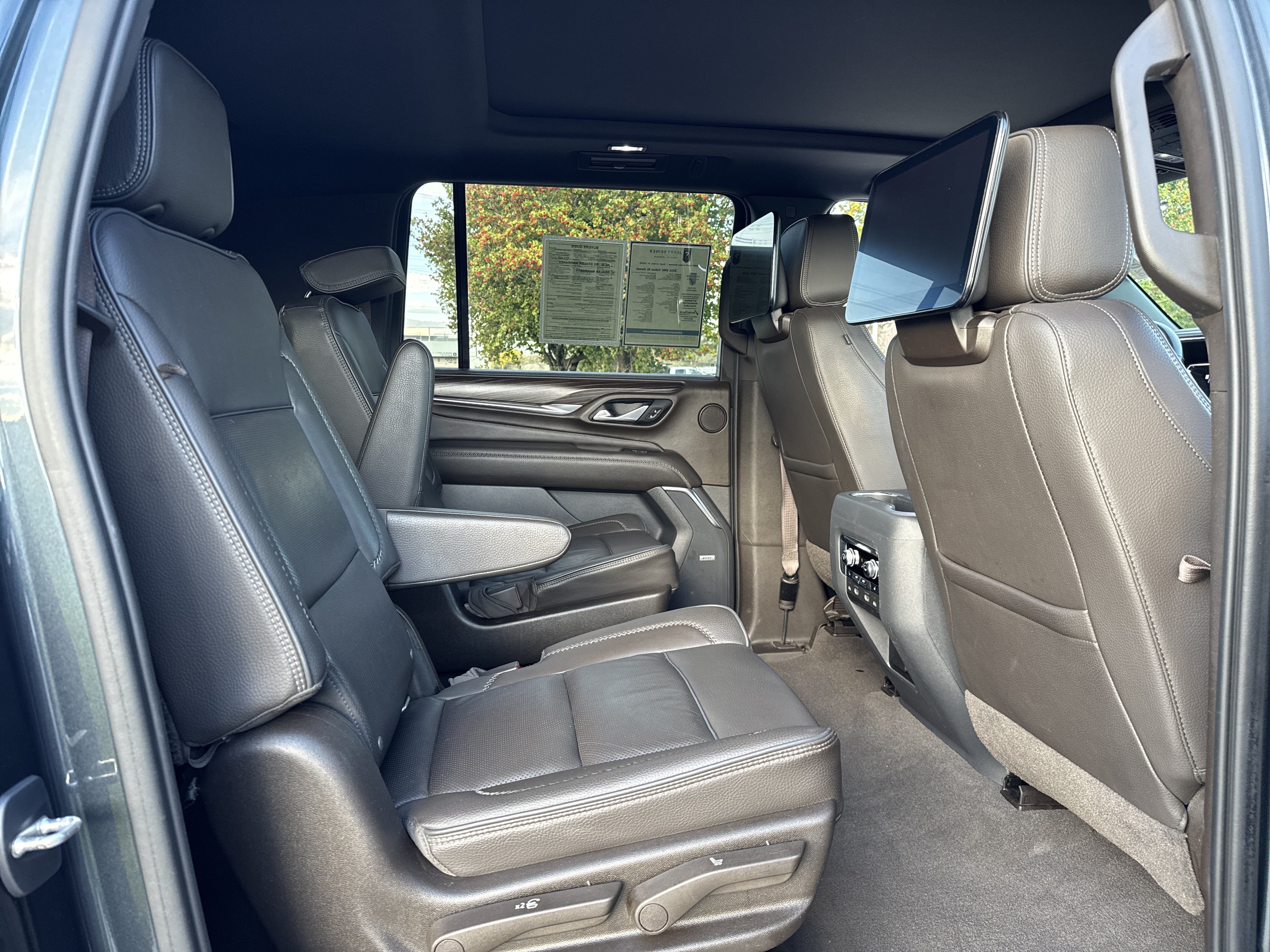 Used 2021 GMC Yukon XL Denali w/ Denali Premium Package AWD/4WD image 24