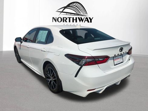 Used 2024 Toyota Camry SE w/ Cold Weather Package FWD image 4