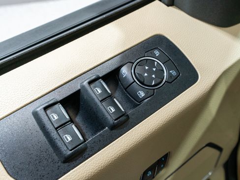 Used 2018 Ford F150 Lariat w/ Equipment Group 502A Luxury image 14