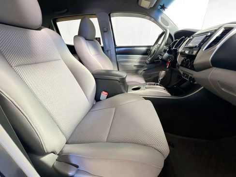 Used 2014 Toyota Tacoma PreRunner w/ TRD Sport Package image 29