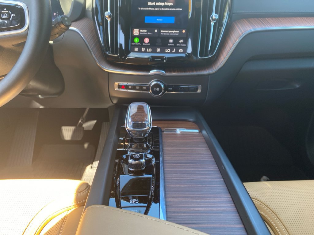 Used 2025 Volvo XC60 B5 Ultra w/ Protection Package Premier AWD/4WD image 11