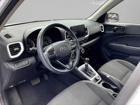 Certified 2022 Hyundai Venue Limited FWD image 16