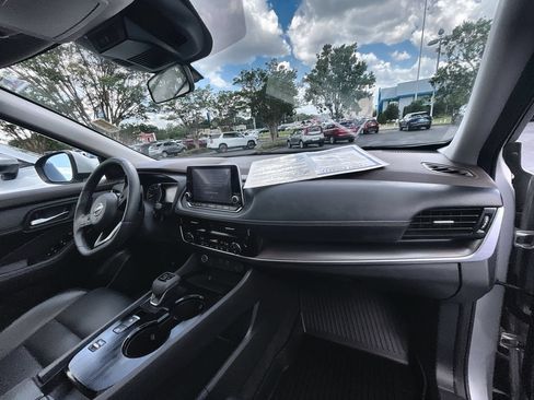 Used 2022 Nissan Rogue SV w/ SV Premium Package FWD image 28