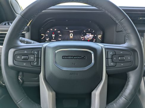 Used 2024 GMC Yukon XL Denali AWD/4WD image 25
