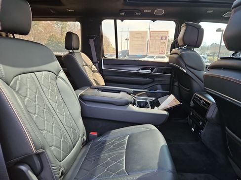 Used 2024 Jeep Grand Wagoneer Series III w/ Quick Order Packagew 28T AWD/4WD image 17