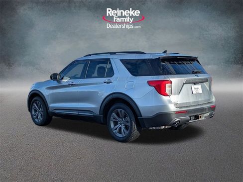 Used 2021 Ford Explorer XLT w/ Equipment Group 202A image 8