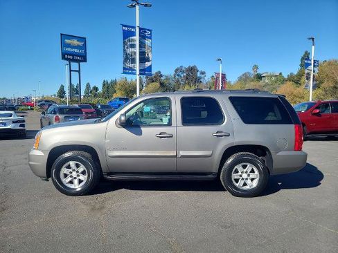 Used 2008 GMC Yukon SLT w/ SLT Preferred Equipment Group image 5