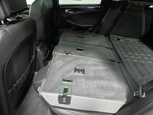 Used 2018 Porsche Macan image 37