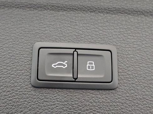 Certified 2025 Audi Q5 2.0T Premium Plus w/ Premium Plus Package image 24