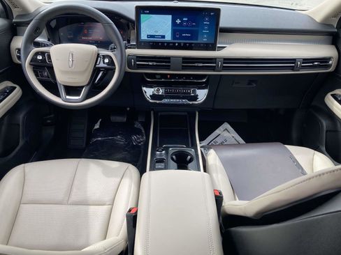 New 2026 Lincoln Corsair Premiere image 18