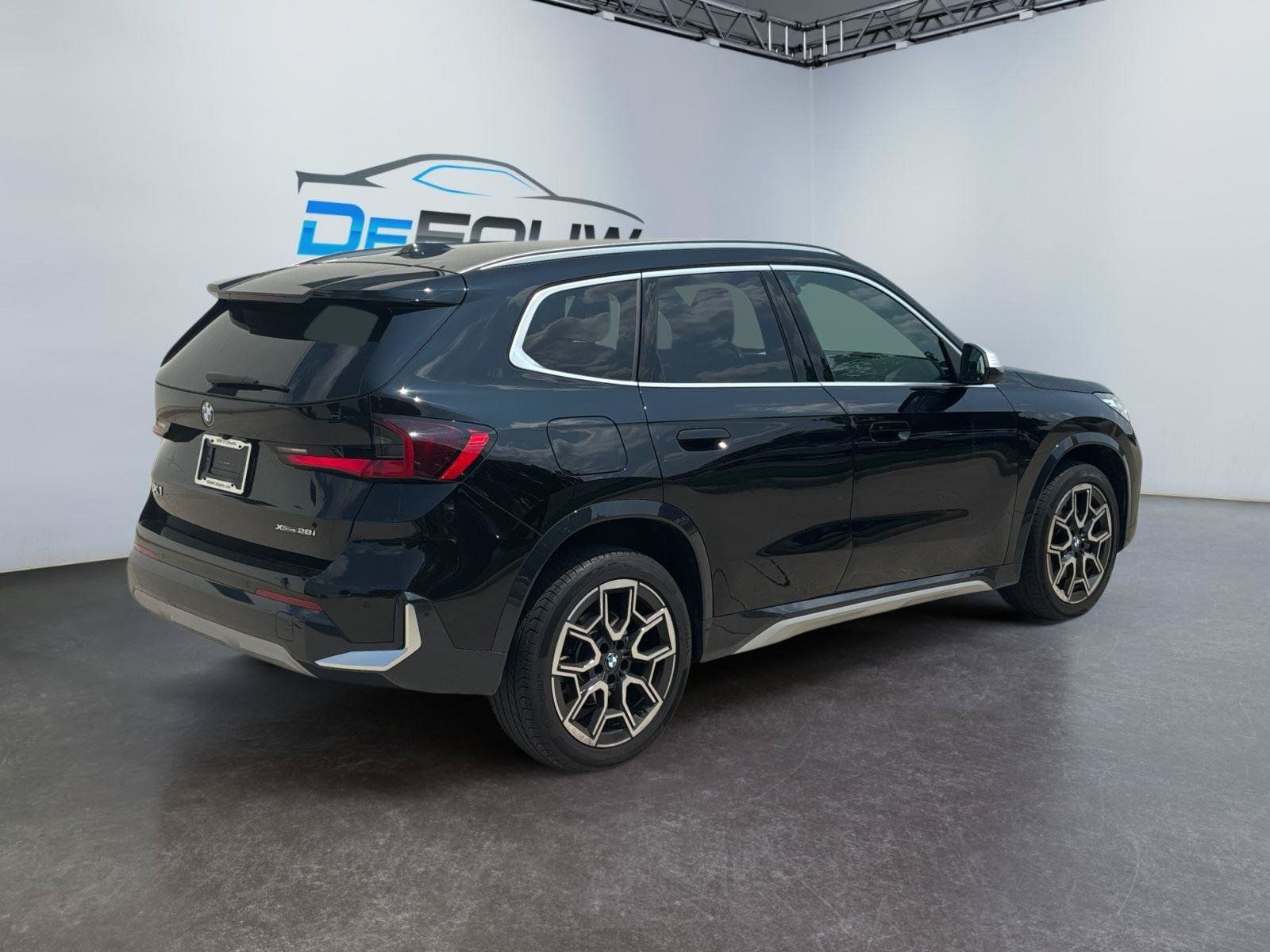 Used 2023 BMW X1 xDrive28i w/ Convenience Package AWD/4WD image 3
