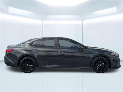 Used 2025 Toyota Camry SE FWD image 6