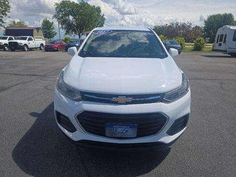 Used 2017 Chevrolet Trax LS w/ Fleet Convenience Package AWD/4WD image 3
