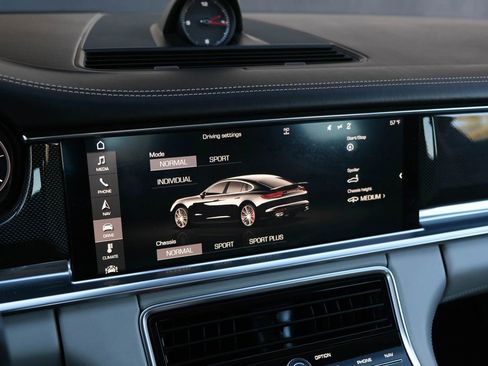 Used 2017 Porsche Panamera Turbo w/ Carbon Fiber Interior Package image 39