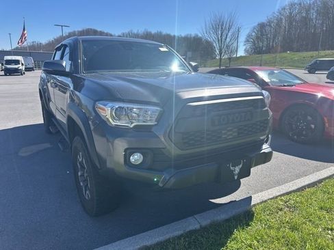 Used 2022 Toyota Tacoma TRD Off-Road w/ Black Out Package (TMS) image 4