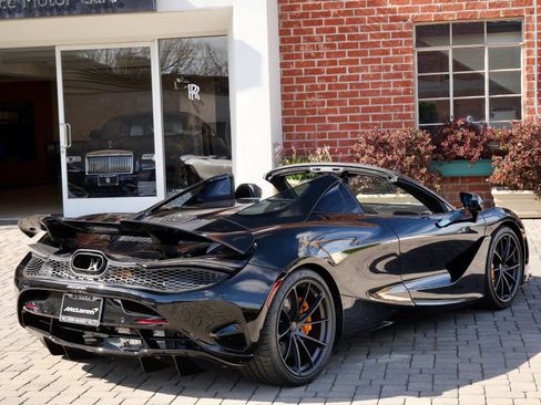 Used 2026 McLaren 750S Spider RWD image 4