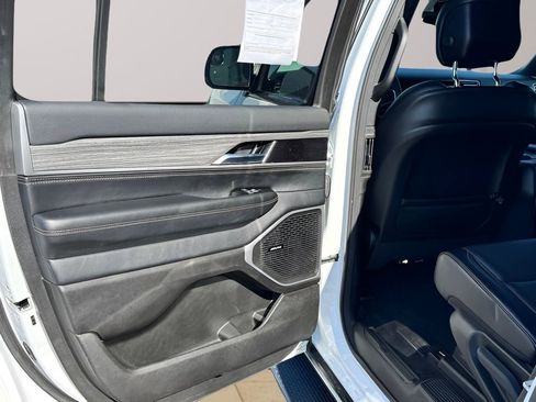 Used 2024 Jeep Wagoneer L Series III w/ Flexible Seating Group image 20