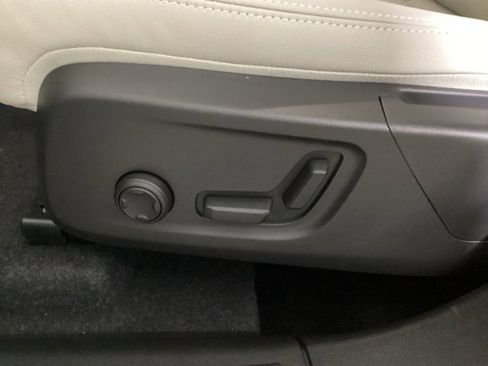 New 2025 Volvo XC40 B5 Ultra w/ Climate Package image 14