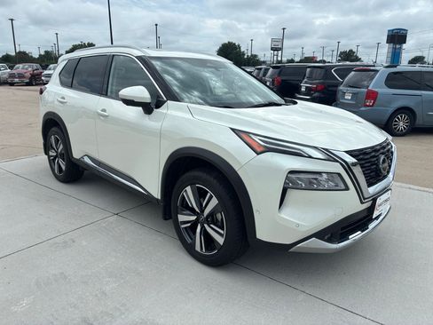 Used 2022 Nissan Rogue Platinum w/ Head-Up Display Package AWD/4WD image 9