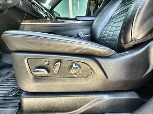 Used 2025 Cadillac Escalade ESV Sport Platinum w/ LPO, ONYX Package AWD/4WD image 12