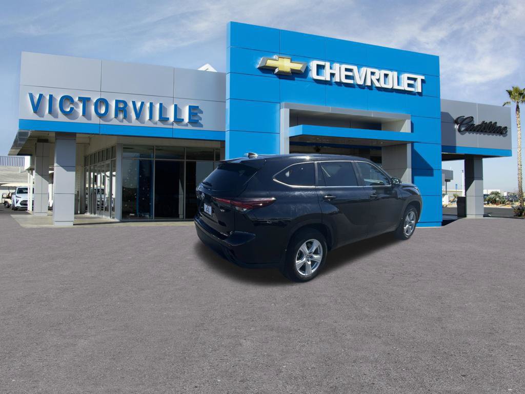 Used 2025 Toyota Highlander LE AWD/4WD image 5
