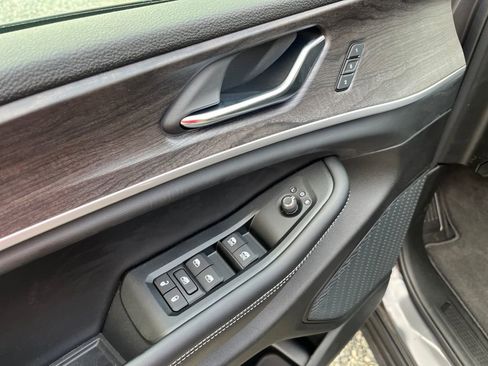 New 2025 Jeep Grand Cherokee Limited w/ Black Appearance Package image 11