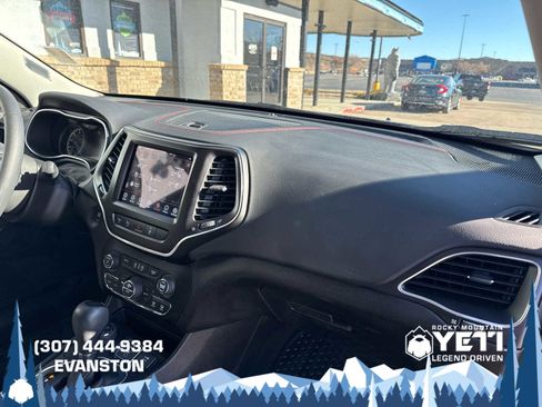 Used 2021 Jeep Cherokee Trailhawk w/ Technology Group image 13