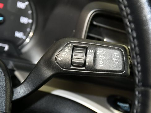 Used 2023 Ford Explorer XLT AWD/4WD image 24