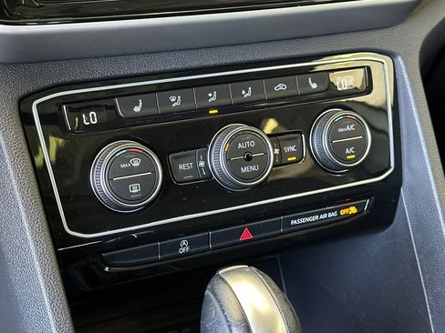 Used 2023 Volkswagen Atlas SE w/ Panoramic Sunroof Package FWD image 21
