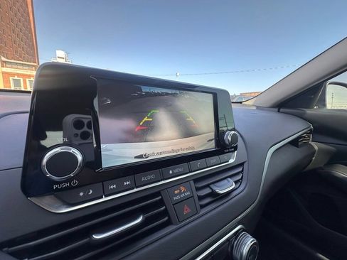 Used 2024 Nissan Altima 2.5 S FWD image 24