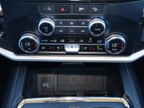 Used 2023 Ford Expedition XLT image 30