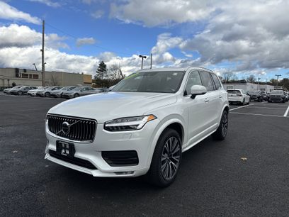 Used 2022 Volvo XC90 T6 Momentum w/ Advanced Package