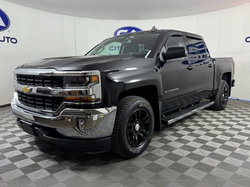 Used 2018 Chevrolet Silverado 1500 LT w/ All Star Edition image 28