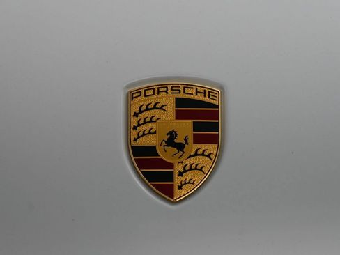 Certified 2025 Porsche Macan AWD/4WD image 32